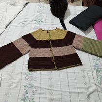 Meu projeto do curso:  Top-down: roupas de crochê sem costura. Fashion Design, Fiber Arts, DIY, Crochet, and Textile Design project by tarotayam - 06.03.2021