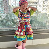 Meu projeto do curso: Técnicas de crochê para criar roupas coloridas. Fashion Design, Fiber Arts, DIY, Crochet, and Textile Design project by Heloisa Braga - 07.09.2022