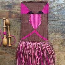 Mi proyecto del curso: Introducción al tejido en telar de bastidor. Accessor, Design, Decoration, Fiber Arts, Weaving, and Textile Design project by cristinasimon_98 - 07.10.2022