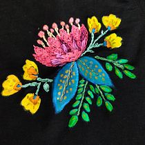 My project for course: Flower Composition with Acrylic Paint and Embroidery. Ilustração tradicional, Pintura, Bordado, Pintura Acrílica, e Design têxtil projeto de lisbel92 - 13.07.2022