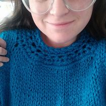 Mi proyecto del curso: Introducción al tejido de punto de prendas oversize. Accessor, Design, Fashion Design, Fiber Arts, and Knitting project by Candelaria Ferrari - 07.14.2022