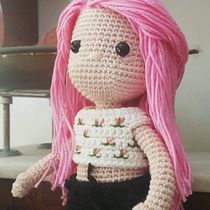 Il mio progetto del corso: Amigurumi: crea vestiti, acconciature e complementi. Projekt z dziedziny Craft, Projektowanie zabawek,  Tkactwo, Sz, dełkowanie, Amigurumi, Wzornictwo tekst i liów użytkownika Monica salodini - 15.07.2022
