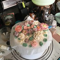 My project for course: Decorative Buttercream Flowers for Cake Design. Design, and DIY project by Janet Gonzalez - 07.12.2022