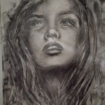 Il mio progetto del corso: Ritratto artistico al carboncino: creare atmosfere. Ilustração tradicional, Artes plásticas, Desenho, Desenho de retrato, Desenho realista, e Desenho artístico projeto de Giuseppina Capalbo - 17.07.2022
