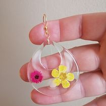 Mon projet du cours : Design de bijoux en résine. Design de acessórios, Artesanato, Design de joias, e DIY projeto de Sylvie Hardy Prioton - 18.07.2022