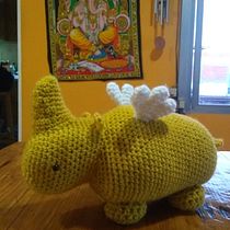Mi Rinoceronte Alado! Lleno de Magia! . Fiber Arts, Crochet, and Amigurumi project by espaciomadhuyoga - 07.14.2022