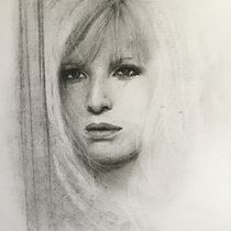 Il mio progetto del corso: Ritratto artistico al carboncino: creare atmosfere. Ilustração tradicional, Artes plásticas, Desenho, Desenho de retrato, Desenho realista, e Desenho artístico projeto de mabell - 20.07.2022