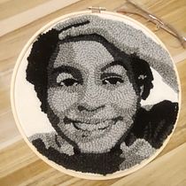 Mi proyecto del curso: Bordado con punch needle: pasa de la imagen al retrato. Un progetto di Ricamo, Punch needle e Textile Design di tmarros6137 - 21.07.2022