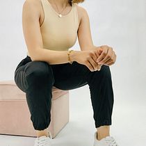 Fotografia de producto con Modelo.. Photograph, Product Photograph, Photographic Lighting, Digital Photograph, Fashion Photograph, Studio Photograph, and Outdoor Photograph project by José Luis Arceo Orozco - 07.22.2022