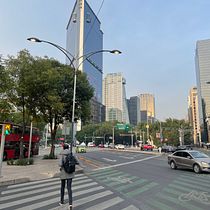 Mañana en Reforma. Ciudad de Mexico. Een project van  Ontwerp, Traditionele illustratie,  Schetsen,  Architecturale illustratie y Sketchbook van Fernando Muñiz - 23.07.2022