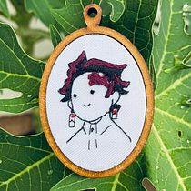 Mi proyecto del curso: Bordado en miniatura: crea joyas textiles. Un projet de Design de bijoux, Broderie , et Design textile de Cristina Rodriguez Castañeda - 04.08.2021