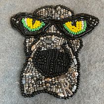 My project for course: Beaded Embroidery Portraits. Een project van Ontwerp van accessoires, Borduurwerk,  Interieurdecoratie y Textielontwerp van amysmcdowell - 27.07.2022
