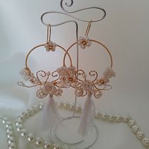 Técnicas de joyería con alambre. Colección de aretes grandes, chicos y pulsera.. Design de acessórios, Artesanato, e Design de joias projeto de Ana Victoria Osorio Martínez - 01.08.2022