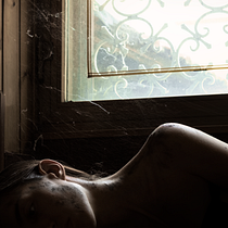 Time anxiety. Photograph, Photograph, Post-production, Photo Retouching, Portrait Photograph, Studio Photograph, Fine-Art Photograph, Photomontage, and Self-Portrait Photograph project by Chiara Tralci - 07.25.2022