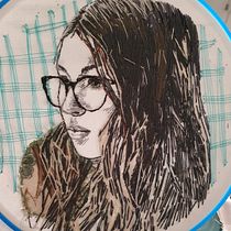 Helena - embroidered portrait . Un projet de Broderie , et Design textile de Nina Gotua - 04.08.2022