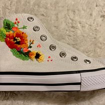 Mi proyecto del curso: Bordado freestyle sobre tul para principiantes. Accessor, Design, Embroider, Botanical Illustration, and Textile Design project by Lizzie Cairo - 08.05.2022