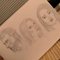 Mon projet du cours : Carnet de portraits : explorez le visage humain. Un projet de Esquisse , Dessin, Dessin de portrait, Dessin artistique , et Carnet de croquis de morgane_rosado - 06.08.2022