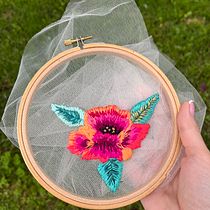 Meu projeto do curso: Bordado freestyle em tule para iniciantes. Accessor, Design, Embroider, Botanical Illustration, and Textile Design project by Юлия Завада - 08.06.2022