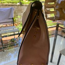 Mi proyecto del curso: Creación de bolsos de cuero artesanales para principiantes. Design, Accessor, Design, Arts, Crafts, and Sewing project by Carolina Mendez - 08.07.2022