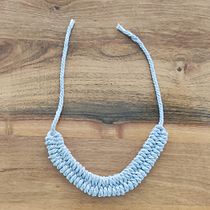 Mein Kursprojekt: Schmuckflechten für Anfänger: Halsketten selber machen. Arts, Crafts, Jewelr, Design, Macramé, and Textile Design project by Ana Vogt - 08.05.2022