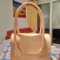 Mi proyecto del curso: Creación de bolsos de cuero artesanales para principiantes. Design, Accessor, Design, Arts, Crafts, and Sewing project by maestromariano - 08.08.2022