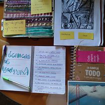 Mi proyecto ha sido escribir un pequeño relato a partir de las técnicas expuestas en clase por la profeson. Writing, Creativit, Stor, telling, Narrative, and Creative Writing project by Marta Carramolino Valle - 08.08.2022