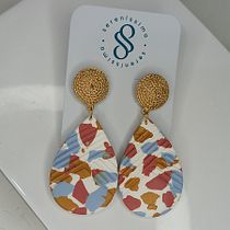 Meu projeto do curso: Design de bijuteria com polymer clay para iniciantes . Un progetto di Design di accessori, Artigianato, Design di gioielli e DIY di frangnecco - 08.08.2022