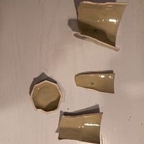 Mi proyecto del curso: Introducción al Kintsugi: restaura tu cerámica con oro . Arts, Crafts, Fine Arts, Ceramics, and DIY project by Julia Codina - 08.08.2022
