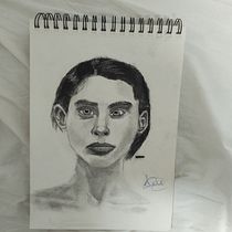 Mi proyecto del curso: Retrato artístico al carboncillo: creando atmósferas. Ilustração tradicional, Artes plásticas, Desenho, Desenho de retrato, Desenho realista, e Desenho artístico projeto de dolors_lozano1999 - 09.08.2022