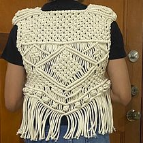 Mi proyecto del curso: Macramé: crea prendas de ropa únicas. Un proyecto de Diseño de complementos, Artesanía, Tejido, Macramé y Diseño textil de Yessica Giraldo Vallejo - 09.08.2022