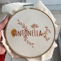 Meu projeto do curso: Técnicas básicas para bordado de letras. Un projet de Broderie , et Design textile de Rebeca Lima - 12.08.2022
