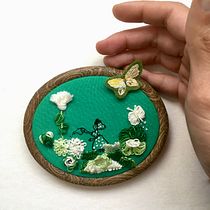Jardinera de un jardín bordado. Un projet de Broderie , et Design textile de Juliana MT - 13.08.2022