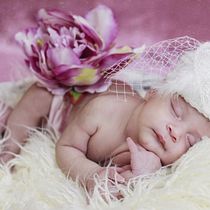 Mi proyecto del curso: Introducción a la fotografía newborn. Un projet de Photographie, Photographie de portrait, Photographie de studio, Photographie lifest, le , et Photographie intérieure de Gloria García - 15.08.2022