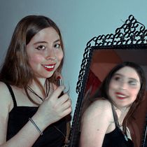 Mi proyecto del curso: Autorretrato fotográfico conceptual. Photograph, Post-production, Photo Retouching, Portrait Photograph, Studio Photograph, Fine-Art Photograph, Photomontage, and Self-Portrait Photograph project by Nicole Berenice Rivero - 08.17.2022