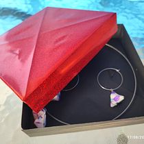 Mi proyecto del curso: Creación de bisutería de papel con técnicas de origami. Un proyecto de Diseño de complementos, Artesanía, Diseño de jo, as, Papercraft, Diseño de moda y DIY de Veronica - 17.08.2022