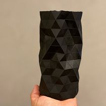 Mi proyecto del curso: Moldes geométricos hechos a mano: diseña objetos facetados. Projekt z dziedziny Design, Projektowanie dodatków, Craft,  Sztuki piękne, Projektowanie wnętrz,  Dekoracja wnętrz, Dekoracja wnętrz i DIY użytkownika Ricardo Rod - 18.08.2022