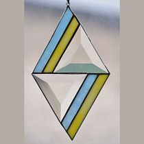 My project for course: Contemporary Stained Glass Design . Een project van Ontwerp van accessoires, Interieurontwerp,  Interieurdecoratie y DIY van Anna Goliak - 16.08.2022