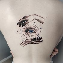 Mój projekt z kursu: Tatuaż techniką „blackwork” z użyciem cienkich linii. Tattoo Design project by Karolina Solarska - 07.13.2022