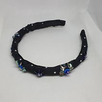 Mi proyecto del curso: Bordado con pedrería: crea accesorios para el pelo. Accessor, Design, Arts, Crafts, Jewelr, Design, Fashion Design, Embroider, DIY, and Textile Design project by Claritza Beatriz Rodríguez Saldarriaga - 08.19.2022
