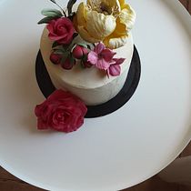 Mi proyecto del curso: Flores de azúcar para cake design. Un progetto di Design e DIY di M.jose Gaitán Muñoz - 21.08.2022