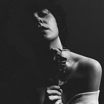 Meu projeto do curso:  Retrato fotográfico com luz natural: crie atmosferas originais. Portrait Photograph, Photographic Lighting, and Fine-Art Photograph project by Leticia Massari - 08.22.2022