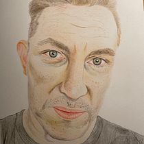 My project for course: Realistic Portrait with Coloured Pencils. Traditional illustration, Fine Arts, Pencil Drawing, Drawing, Portrait Drawing, Realistic Drawing, Artistic Drawing, Colored Pencil Drawing, and Advertising project by Yolanda W - 08.23.2022