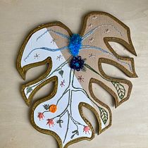My project for course: Embroidery on Wood: Art Inspired by Nature. Un proyecto de Bordado, Carpintería y Diseño textil de Siv Kleiberg - 23.08.2022