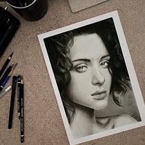Meu projeto do curso: Retrato artístico com carvão vegetal: criando atmosferas. Ilustração tradicional, Artes plásticas, Desenho, Desenho de retrato, Desenho realista, e Desenho artístico projeto de Pedro Martins - 25.07.2022