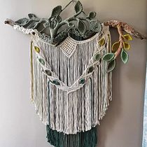 Mon projet du cours : Macramé en relief : créez une tenture murale botanique. Artesanato, Interiores, Tecido, Macramê, e Design têxtil projeto de gwen.champagne - 01.08.2022