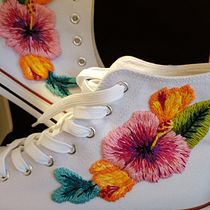 Il mio progetto del corso: Ricamo freestyle su tulle per principianti. Accessor, Design, Botanical Illustration, and Textile Design project by Valentina Cecchi - 08.29.2022