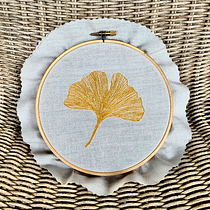 Mi muestrario del curso: Bordado con aguja: crea una composición vegetal. Un projet de Illustration traditionnelle, Broderie, Théorie des couleurs , et Design textile de elle_et_le_fil - 30.08.2022