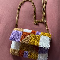 Meu projeto do curso: Técnicas de punch needle para acessórios personalizados. Un progetto di Artigianato, Ricamo, Fiber Art, DIY, Punch needle e Textile Design di Caroline Barclay - 05.02.2022