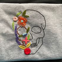 Mi proyecto del curso: Bordado a mano anatómico y floral para prendas y complementos. Projekt z dziedziny  Haft, Upc, cling, Wzornictwo tekst i liów użytkownika jmelissasv - 04.09.2022