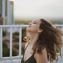 Meu projeto do curso: Fotografia de retrato em exteriores para Instagram. Photograph, Social Media, Mobile Photograph, Digital Photograph, Outdoor Photograph, Instagram Photograph, Instagram Marketing, Lifest, and le Photograph project by ellenqueirozc - 09.07.2022